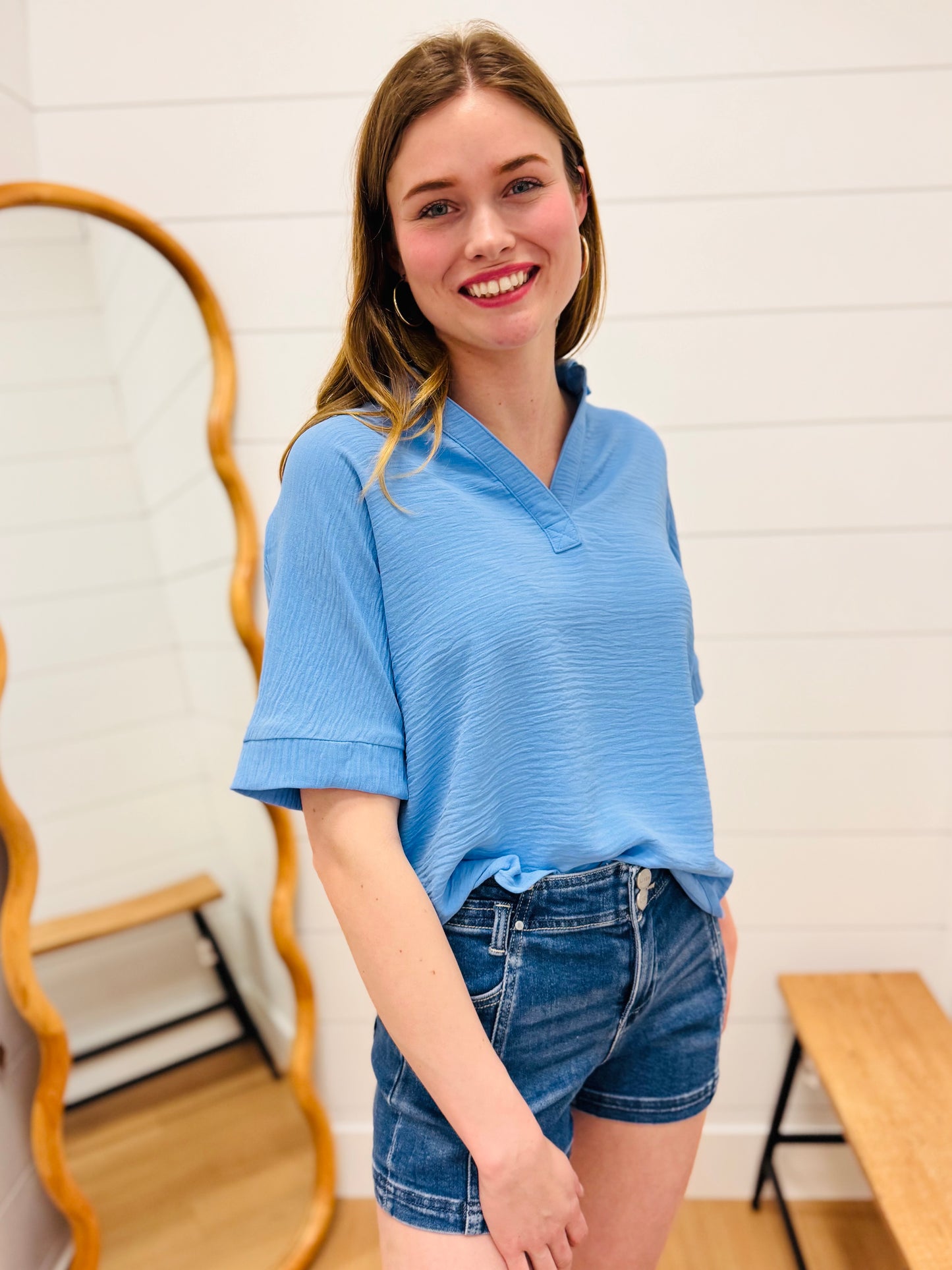 Woven Airflow Collared V-neck Short Sleeve Top