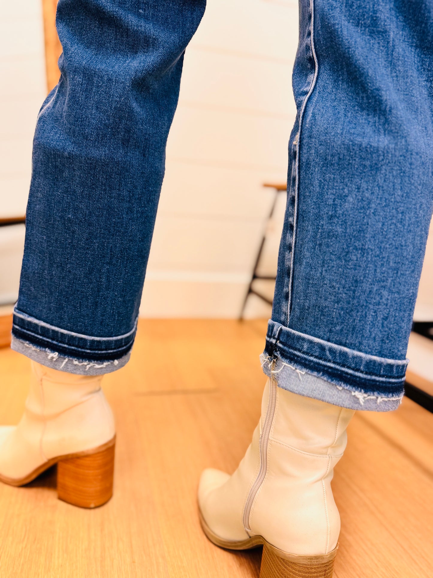 High Rise Straight Jeans With Distressed Hem - Risen