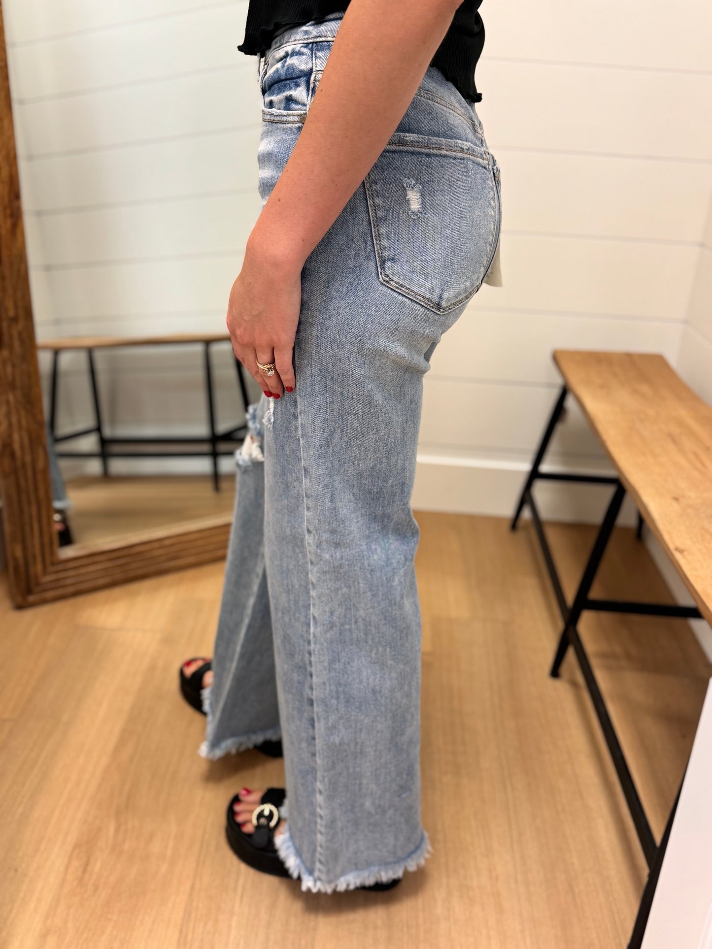 Mid Rise Button Down Wide Leg Jeans - Risen