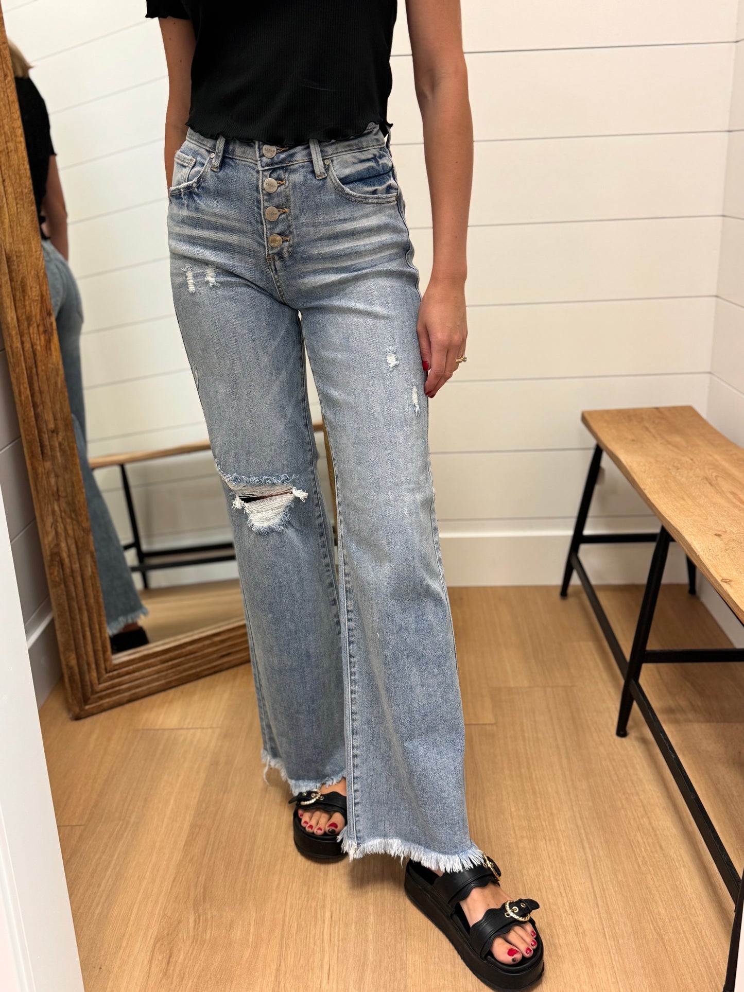 Mid Rise Button Down Wide Leg Jeans - Risen