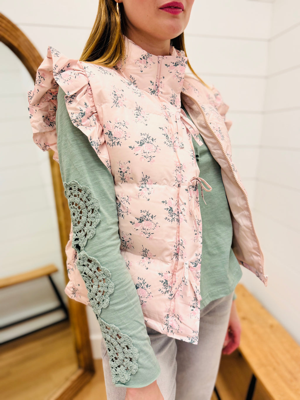 Front Bow Ruffle Sleeve Puffer Vest