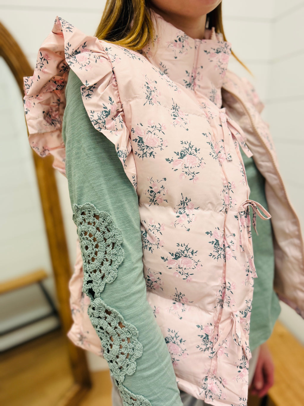 Front Bow Ruffle Sleeve Puffer Vest