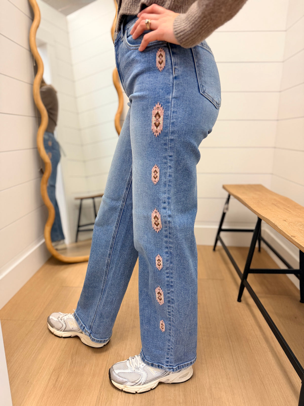 Mid Rise Jeans With Embroidered Details - Risen