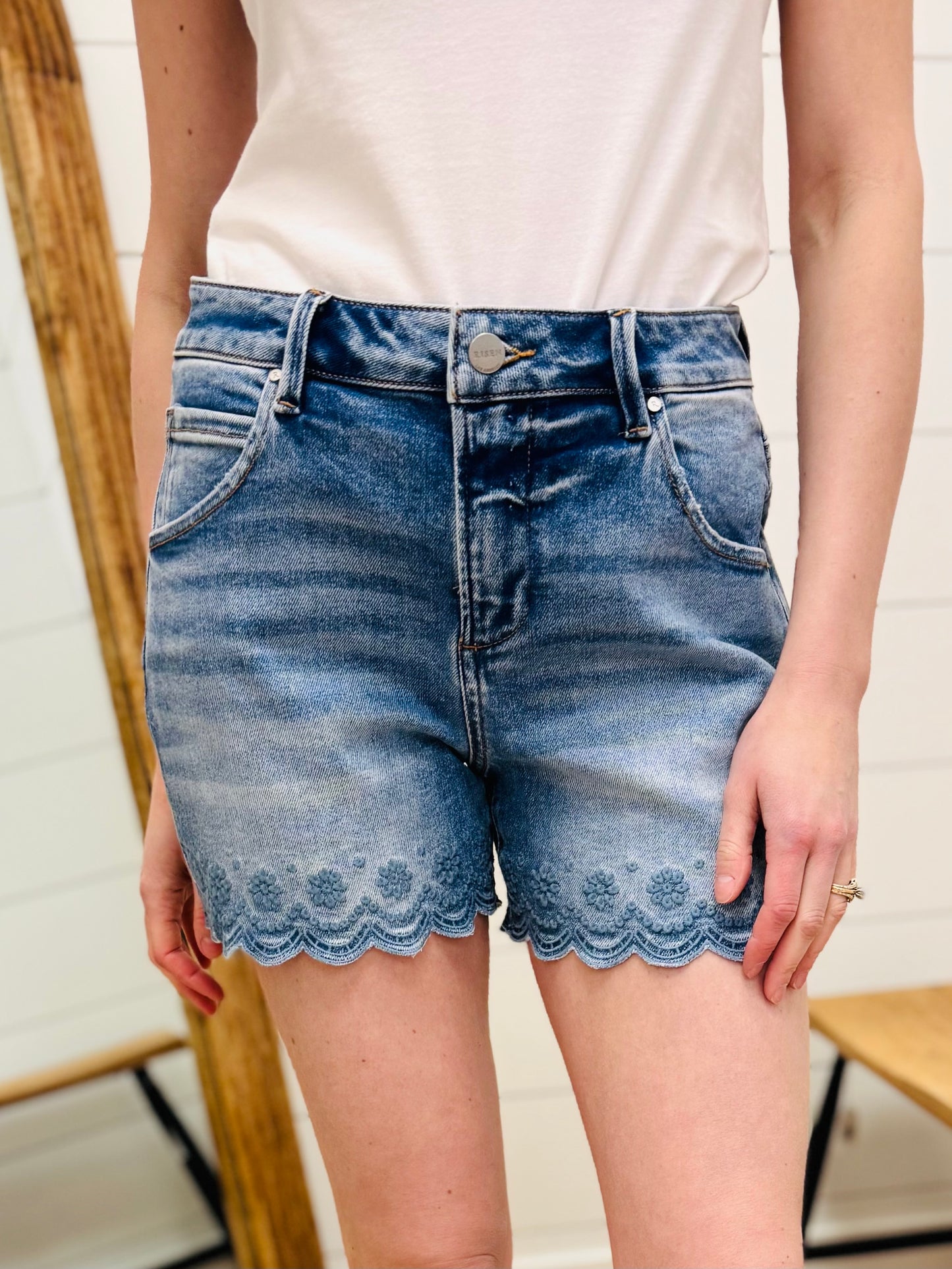 Floral + Scallop Hem Shorts - Risen