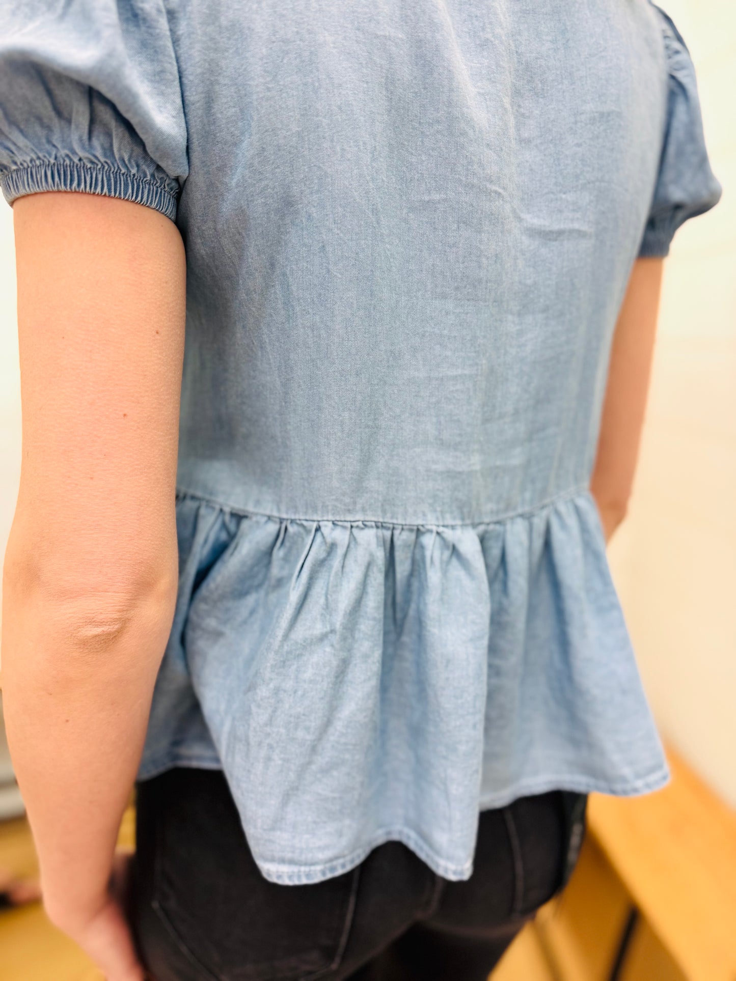 Front Tie Ruffle Hem Puff Sleeve Blouse