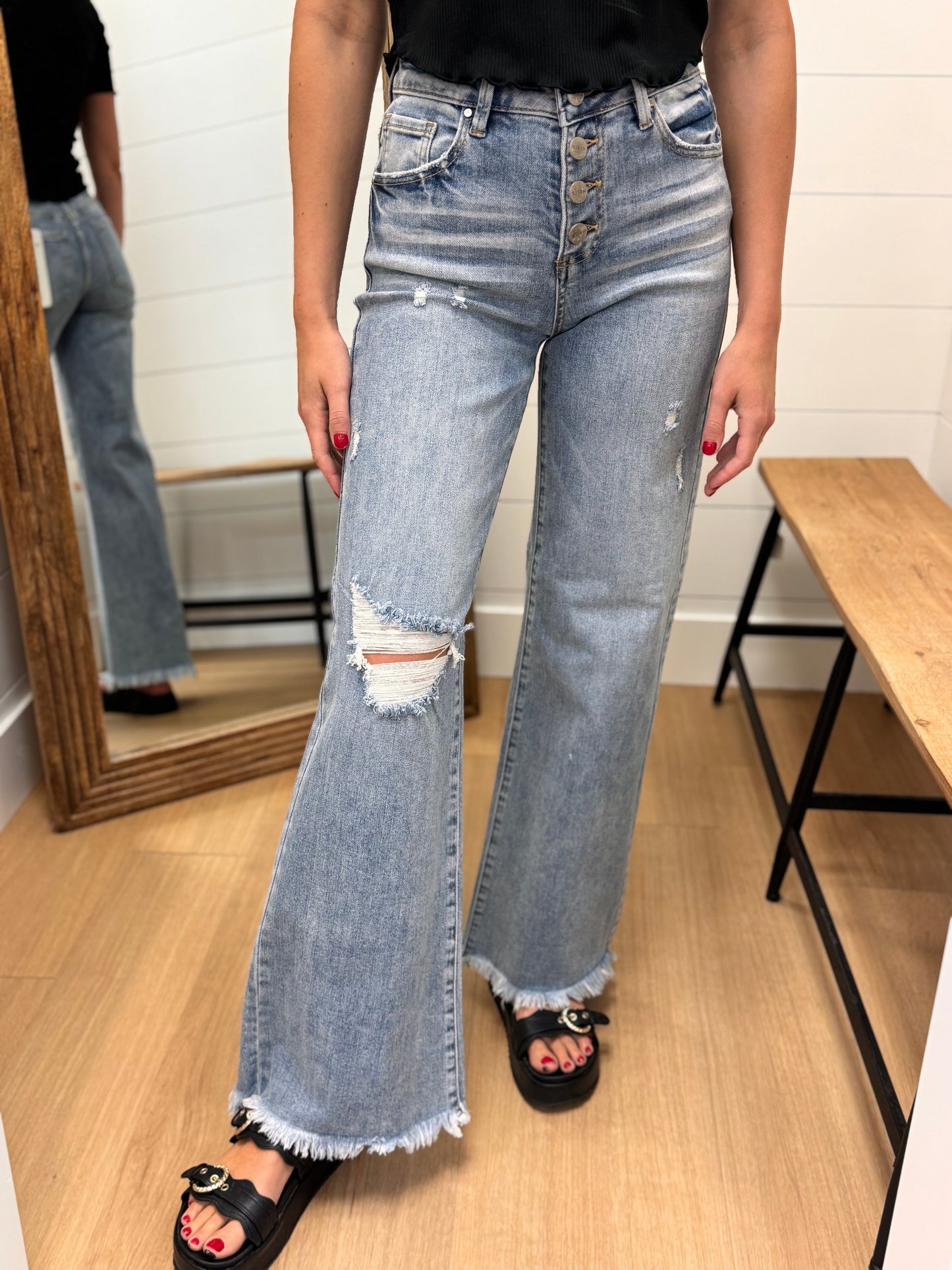 Mid Rise Button Down Wide Leg Jeans - Risen