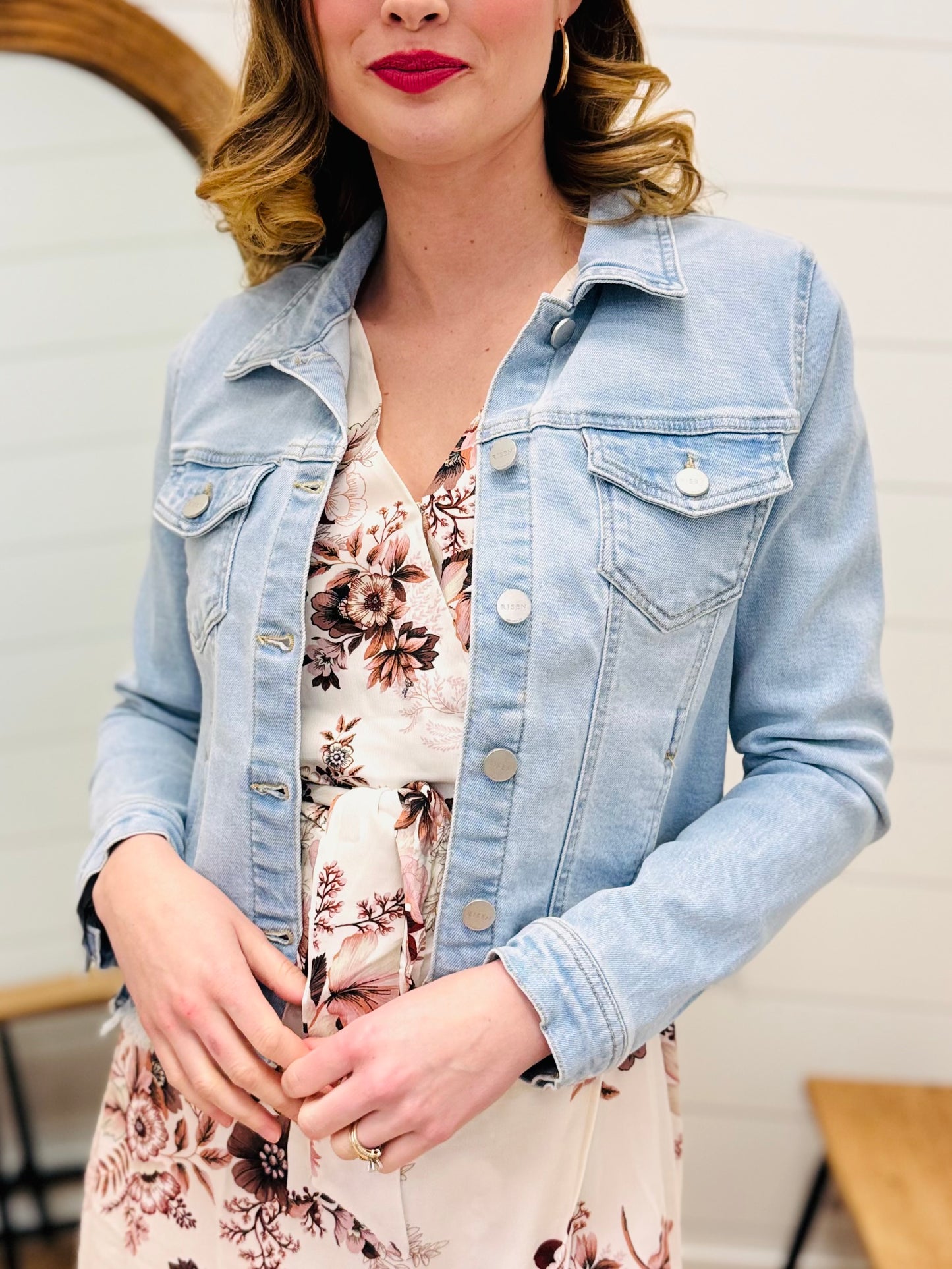 Irregular Fray Hem Light Wash Denim Jacket - Risen
