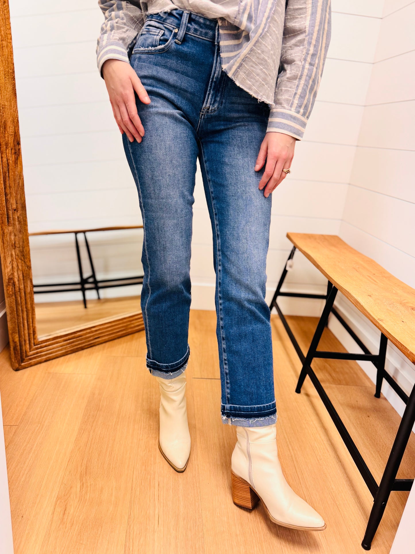 High Rise Straight Jeans With Distressed Hem - Risen