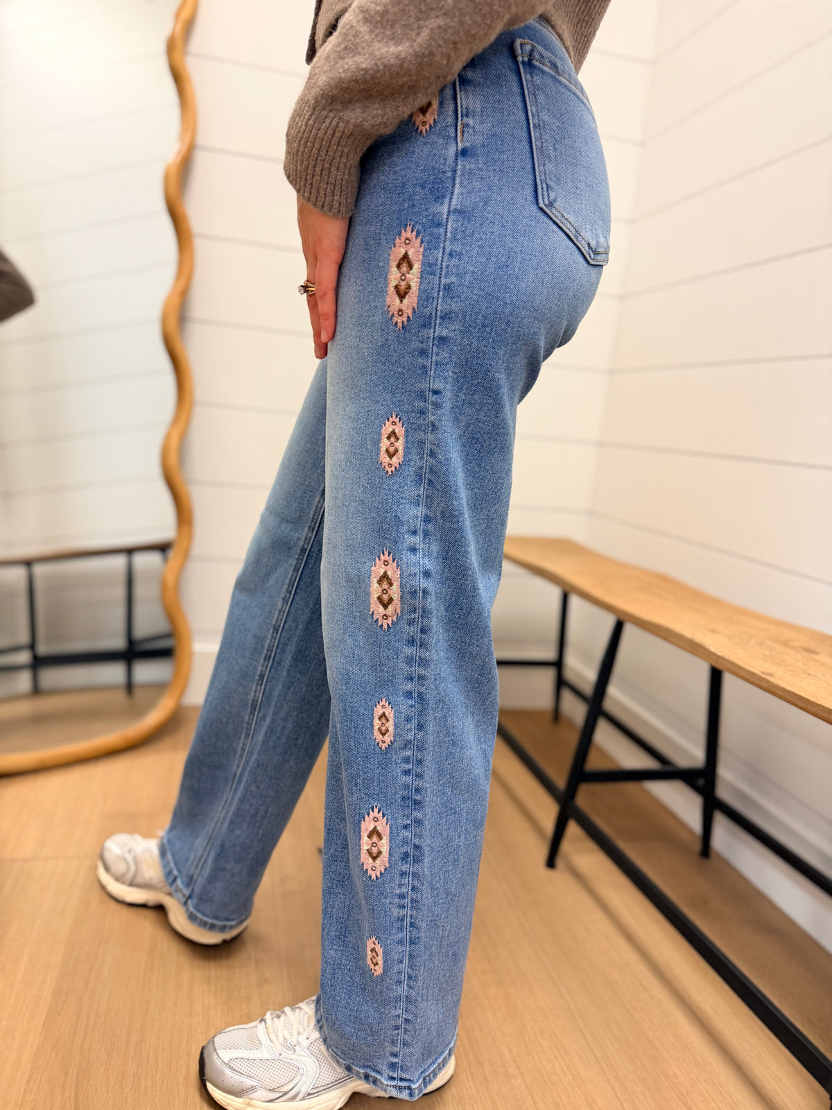 Mid Rise Jeans With Embroidered Details - Risen
