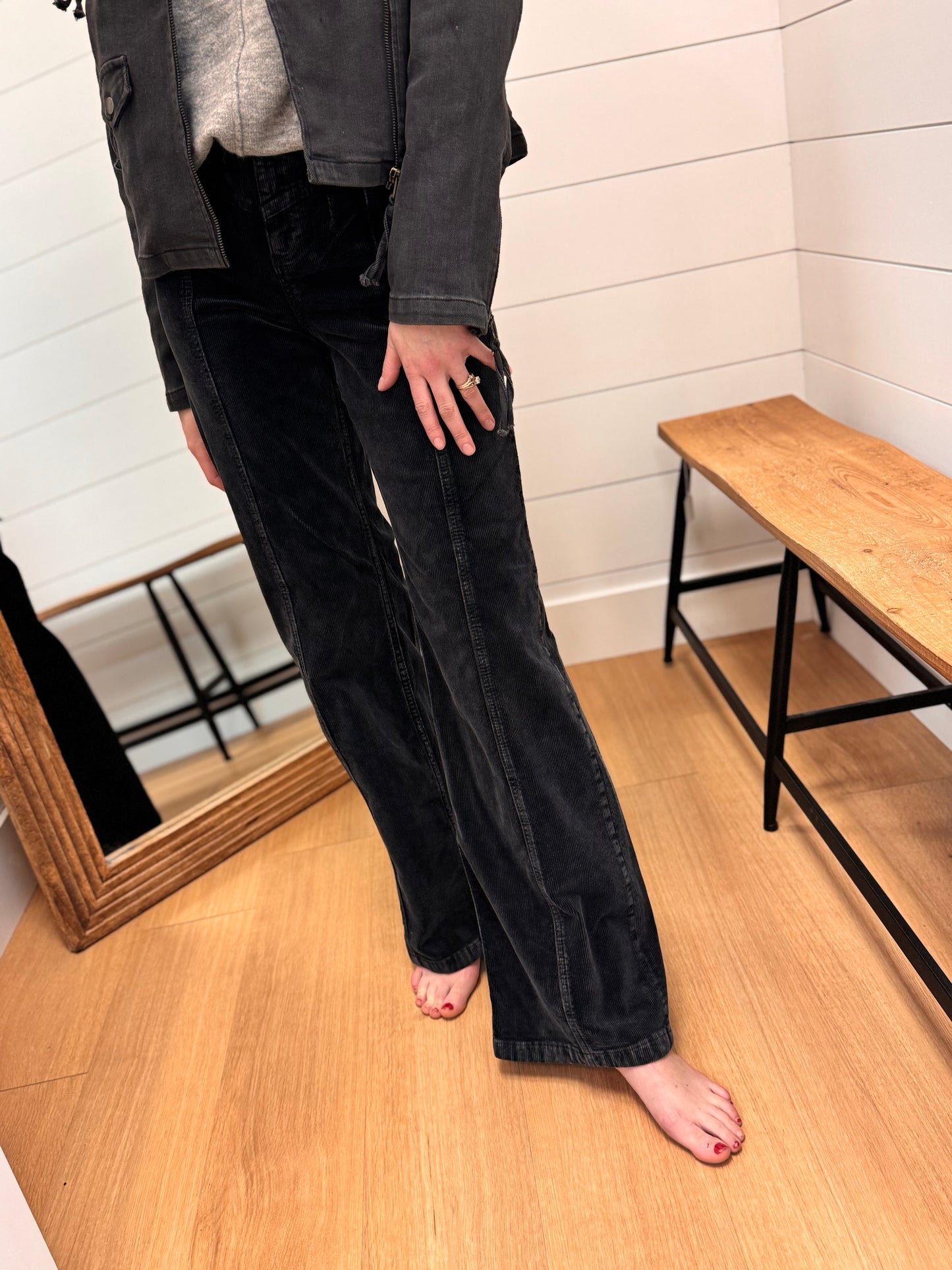 High Rise Wide Front Yoke Black Corduroy - Risen