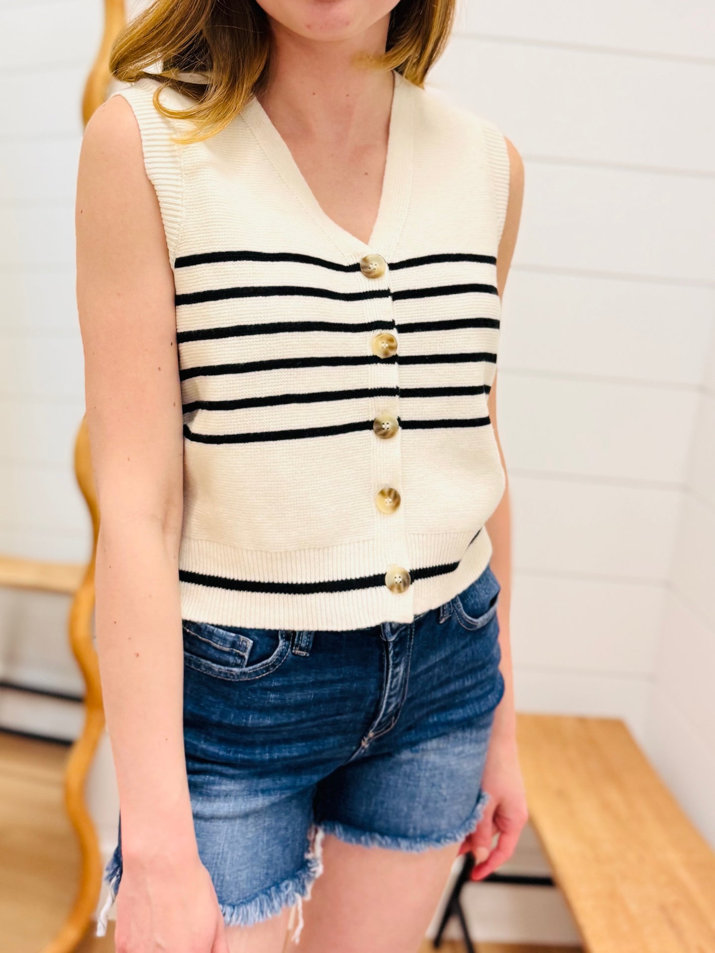 Contrast Stripe Button Knit Vest