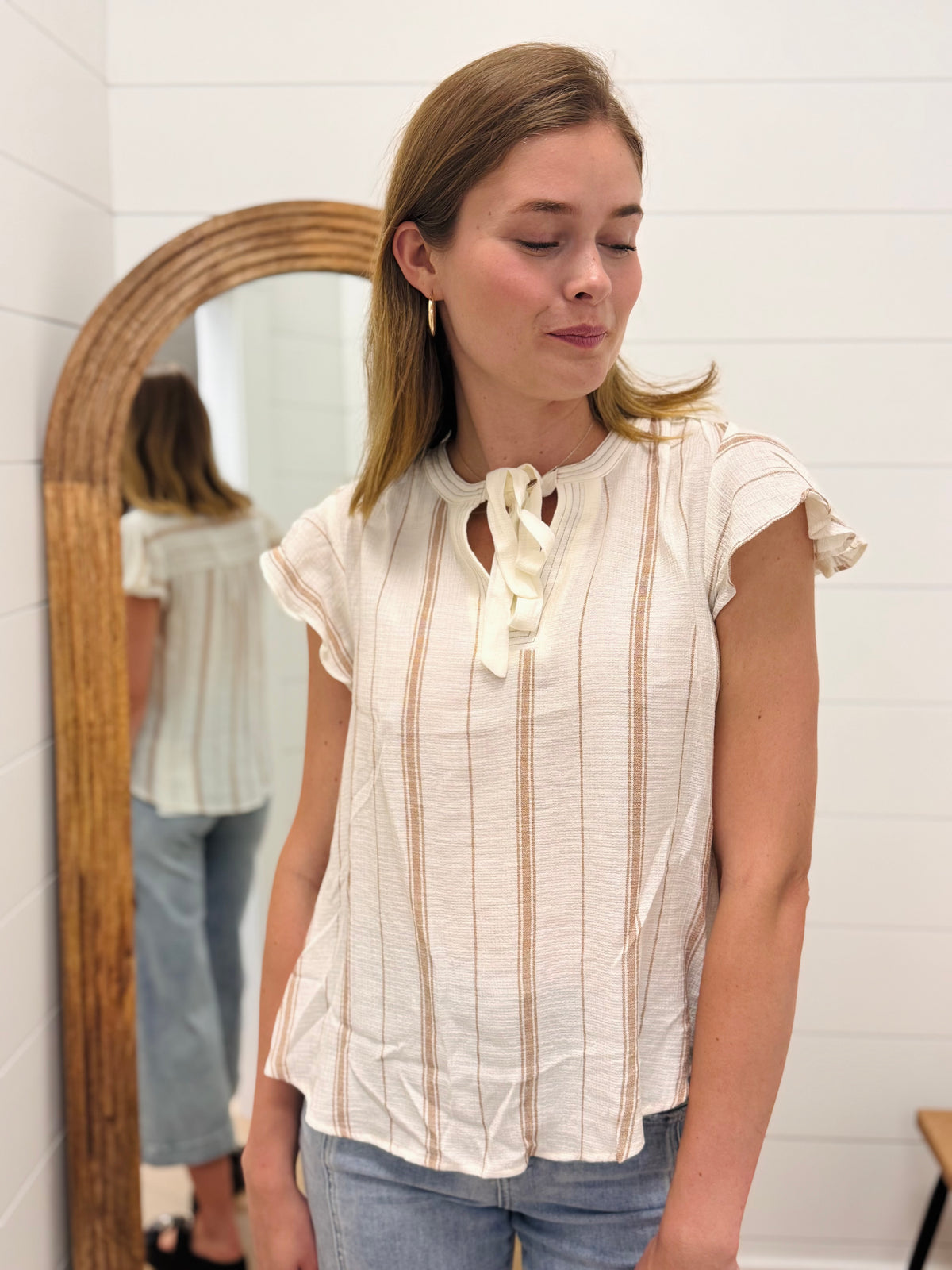 Top with mini v + tie closure