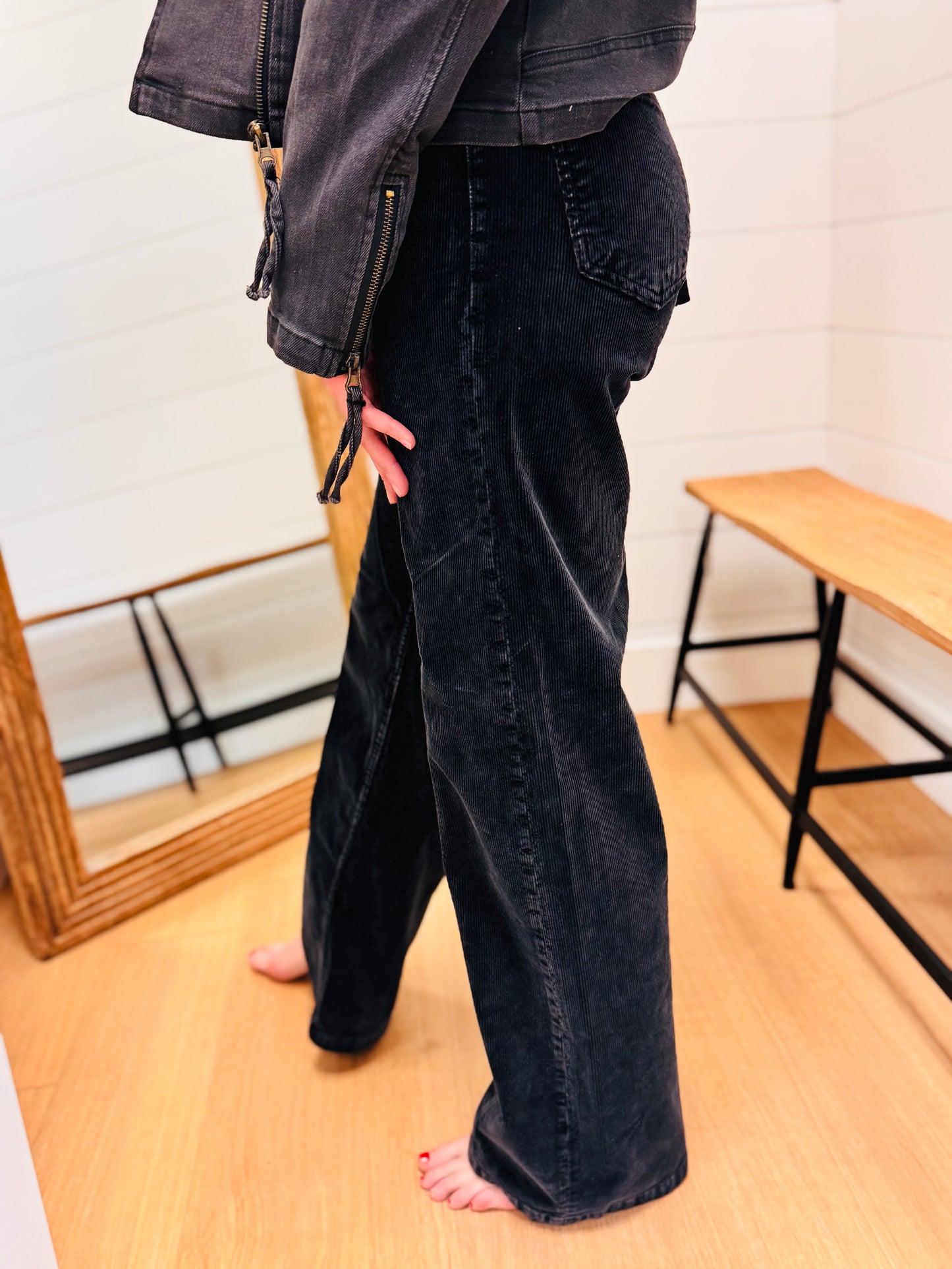 High Rise Wide Front Yoke Black Corduroy - Risen