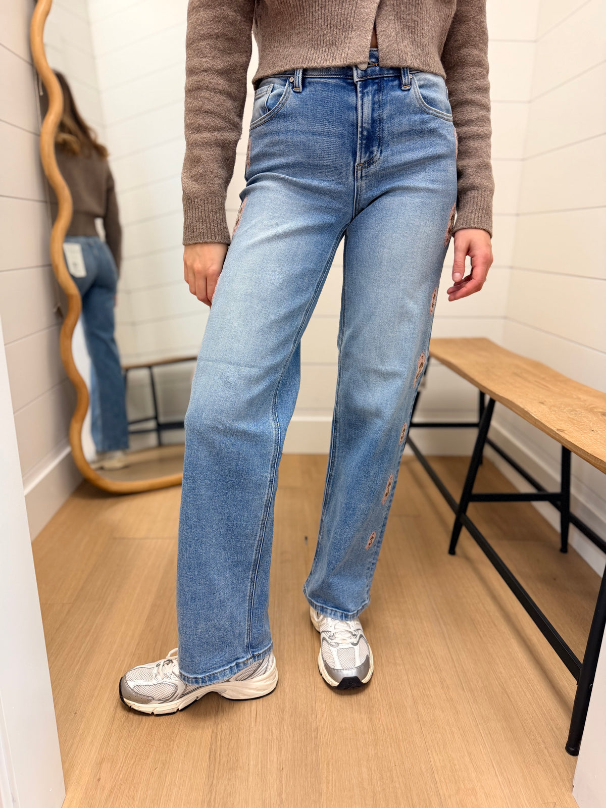 Mid Rise Jeans With Embroidered Details - Risen