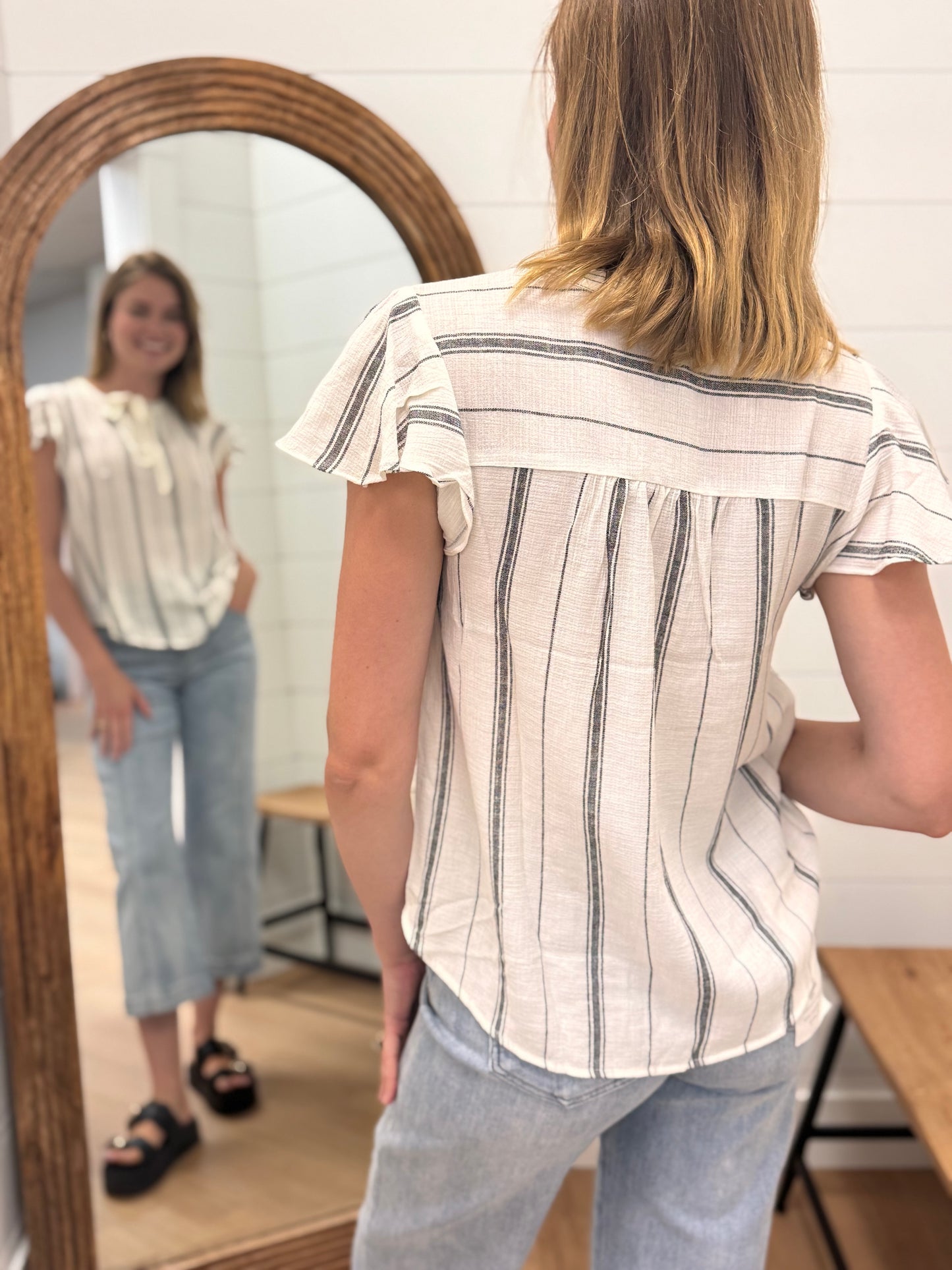 Top with mini v + tie closure