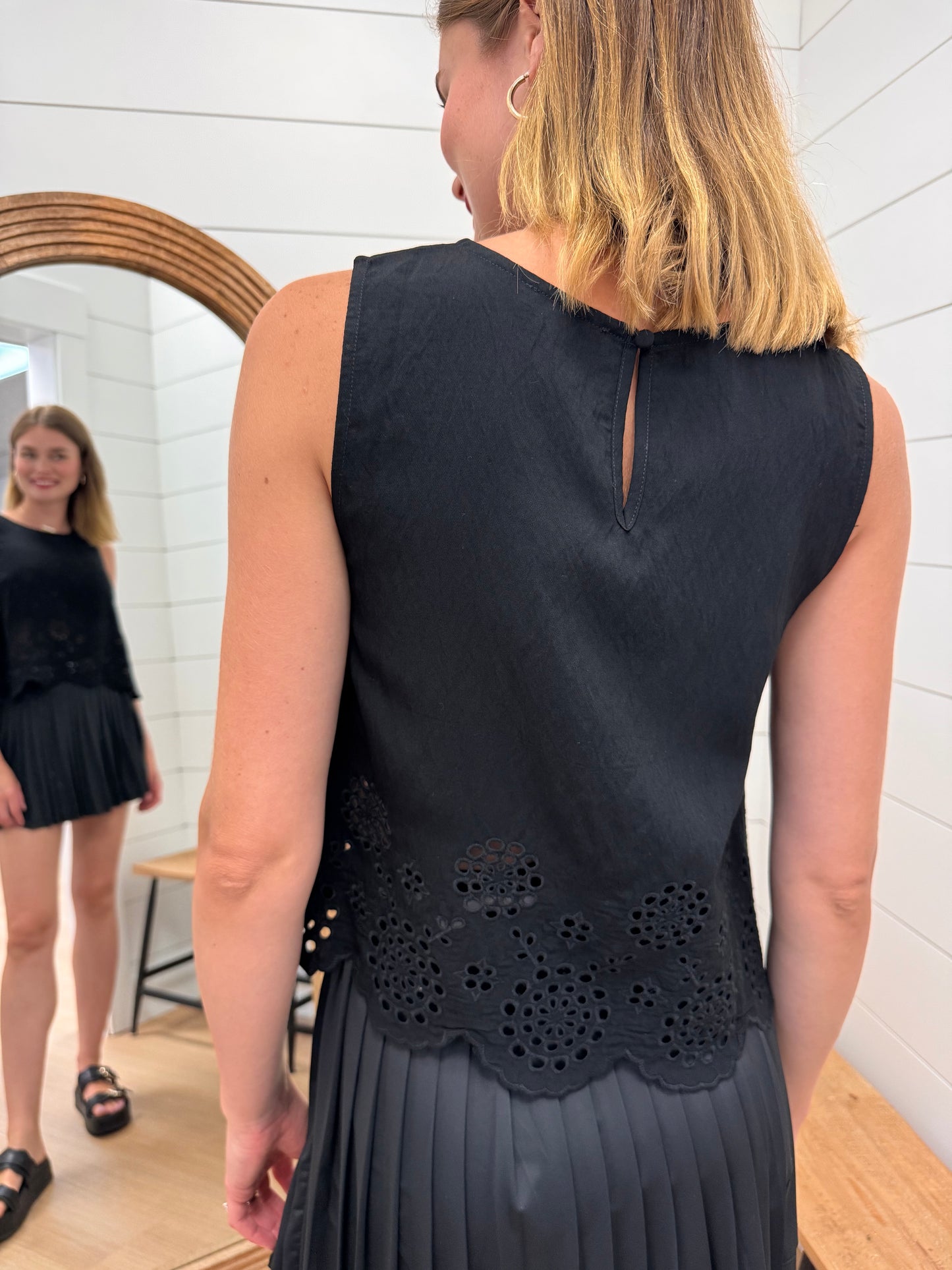 Eyelet Hem Tank Top - Black
