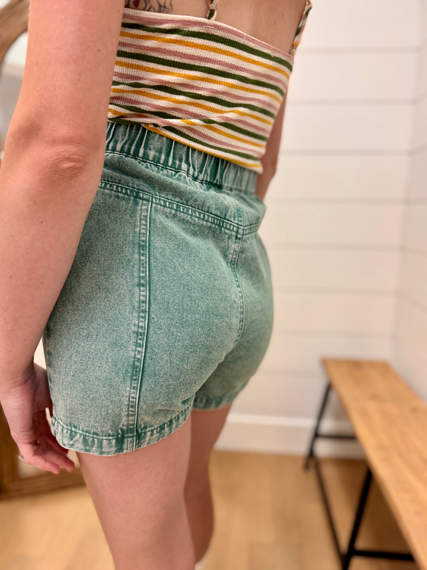 Vintage Shorts in Washed Green
